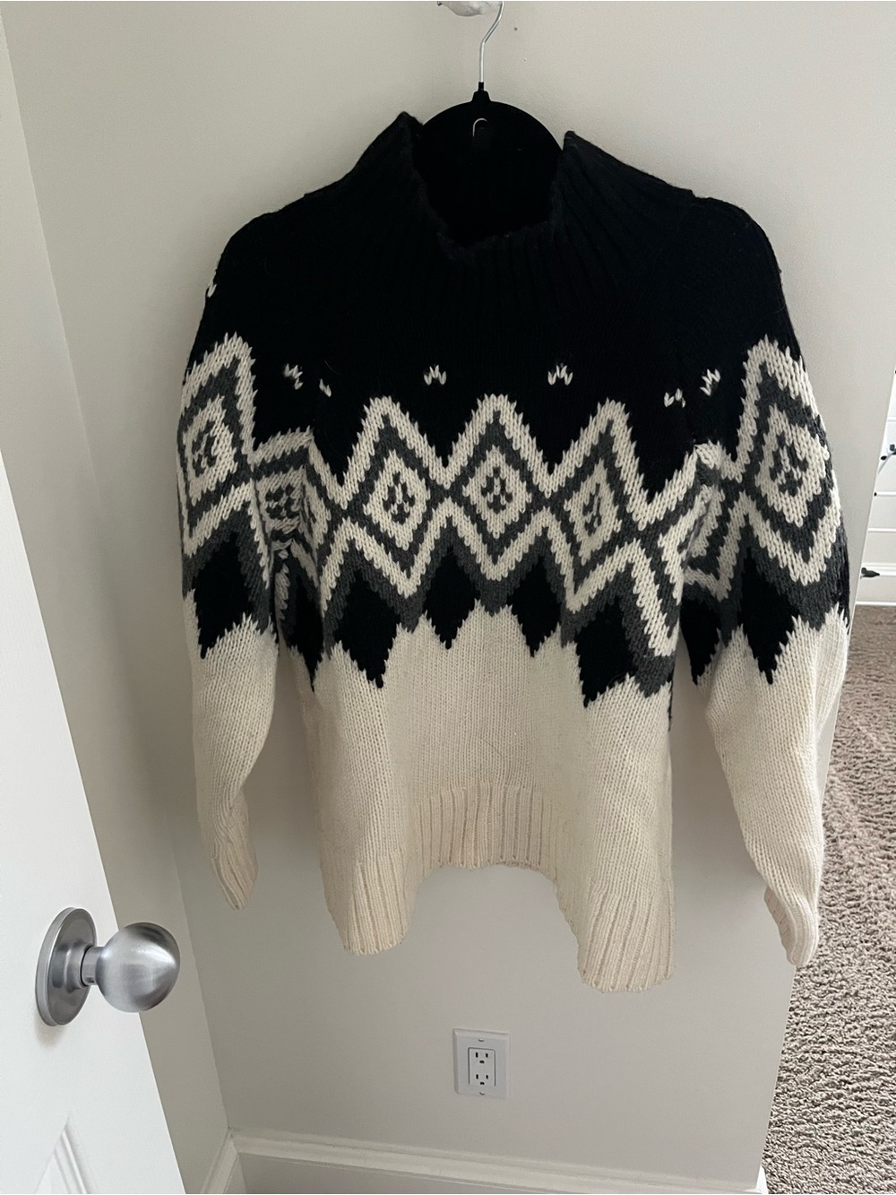 Banana Republic merino wool blend black and cream fair isle sweater
